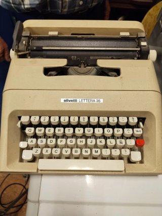 Máquina de escribir Olivetti Lettera 35