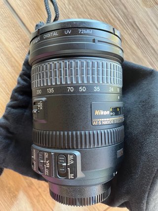 NIKON D5000 + 18-55mm DX VR + AF-S DX 18-200mm