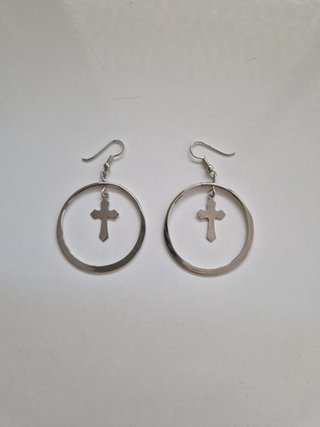 Pendientes aro con cruz plateados