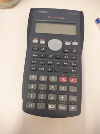 Calculadora Científica Casio fx-82MS
