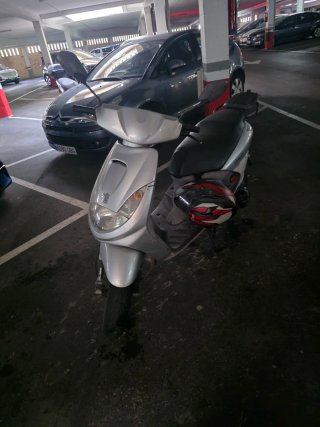 Scooter Peugeot Vivacity Plateado