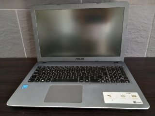 Portátil Asus Vivobook R540M para piezas