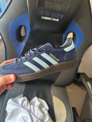 Adidas Spezial Azul Marino y Dorado