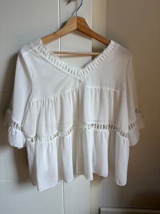 Camisa Blanca con Detalles de Encaje