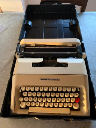 Máquina de escribir Olivetti Lettera 35