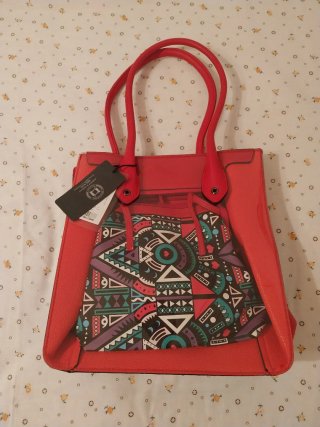 Bolso Rojo con Estampado Geométrico