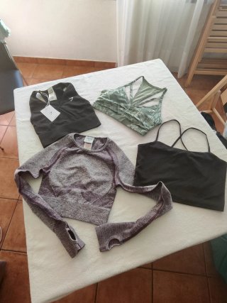 Conjunto 4 Tops Deportivos Gymshark Talla XS