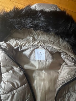 Abrigo acolchado mujer beige con capucha