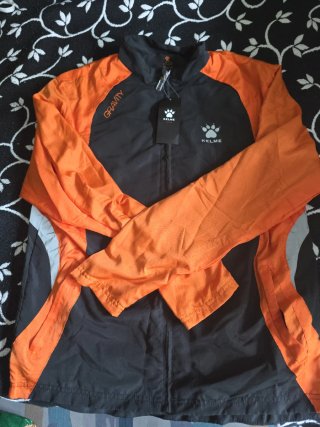 Cortavientos Kelme Negro y Naranja