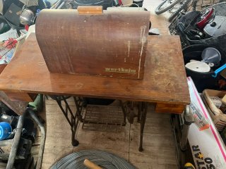 Máquina de coser Wertheim antigua