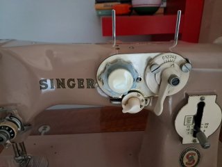 Máquina de Coser Singer Vintage con Mueble
