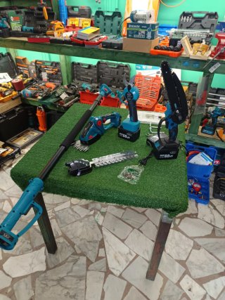 Kit 4/1 Utensili Giardinaggio Batteria A.M.C.