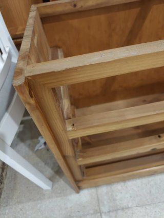 Cómoda de madera rústica