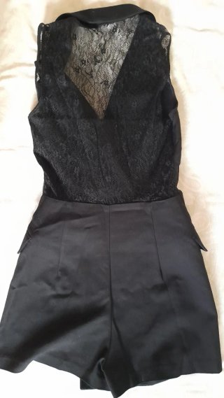 Mono Zara Negro con Detalles de Encaje