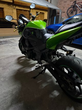 Kawasaki Z750 Verde