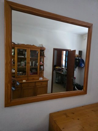 Espejo de entrada madera grande.