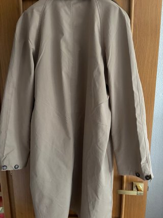 Gabardina Beige con Cuello de Pana