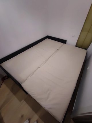 Cama Extensible Brimnes negro con dos Colchones.