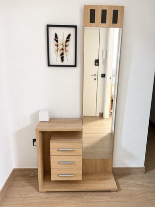 Mueble de entrada con espejo