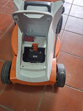Cortacésped Eléctrico Stihl RMA 235 sin bateria