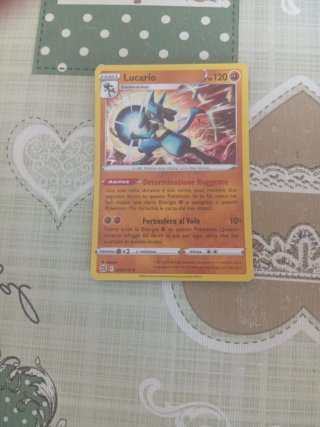 Carta Pokémon Lucario Holo 079/172 Astri Lucenti