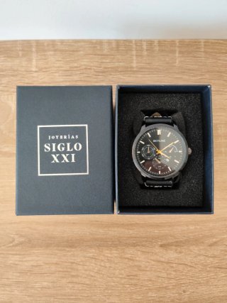 Reloj Skyline Negro Nuevo con Caja