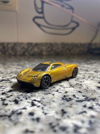 Hot Wheels Pagani Huayra Dorado