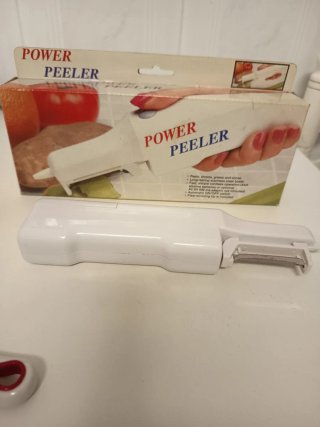 Set de Pelador a pilas y Abrebotellas