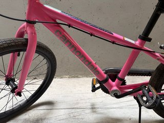 Bicicleta infantil Cannondale 20” rosa