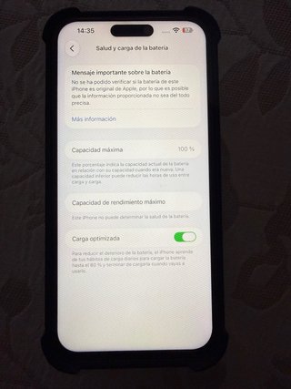 iPhone 14 Pro Max con accesorios