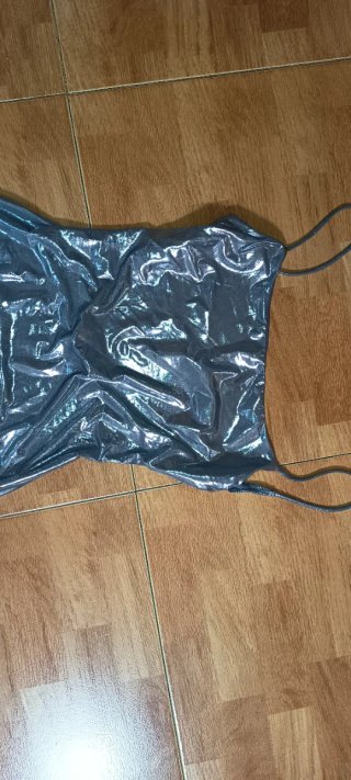 Vestido largo metálico plata Bershka - efecto wet