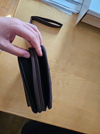 Pochette da uomo in pelle marrone