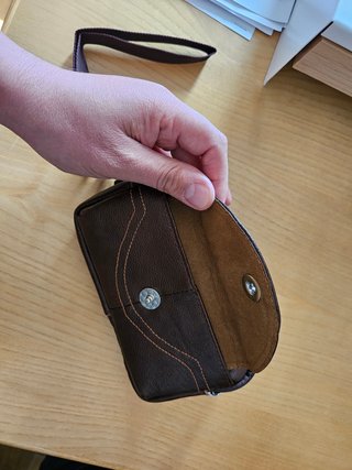 Pochette da uomo in pelle marrone