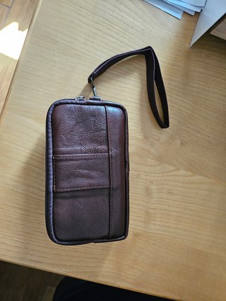 Pochette da uomo in pelle marrone
