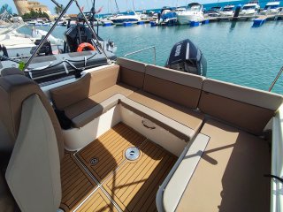 Quicksilver Activ 755 Sundeck