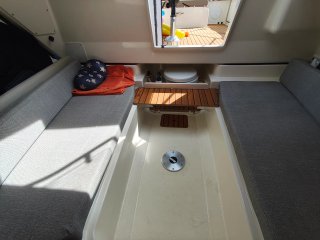 Quicksilver Activ 755 Sundeck
