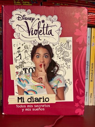 Colección libros Violeta de Disney.