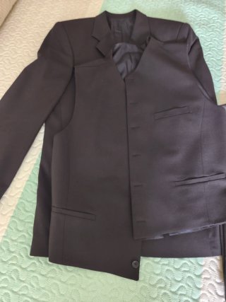 Traje de chaqueta, chaleco y pantalón negro