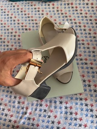 Sandalias de tacón beige
