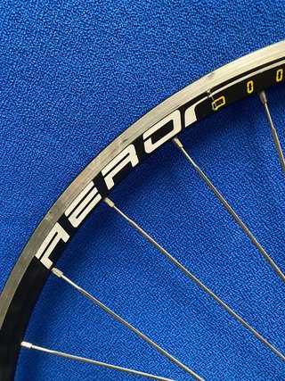 Llanta trasera carretera btwin aero