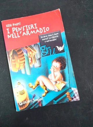 Libro I pensieri nell'armadio Elisa Prati giunti