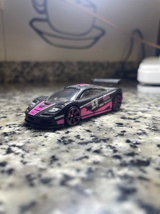 Coche Hot Wheels Negro y Rosa