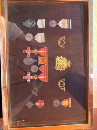Cuadro con Colección de Medallas Militares