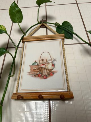 Colgador de Pared Rústico de Madera y Azulejo