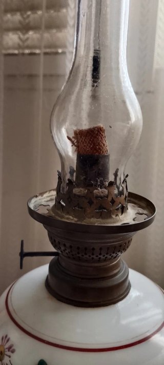 Quinqué Antiguo de Porcelana y Cristal