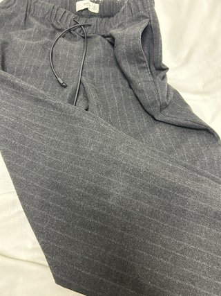 Pantalón Gris de Rayas