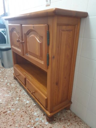 Mueble de Madera con Puertas y Cajones