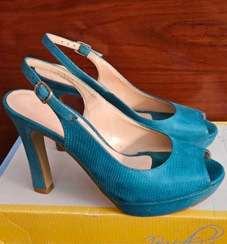 Sandalias tacón azul peep toe