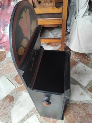Mueble Auxiliar de Madera Pintado a Mano