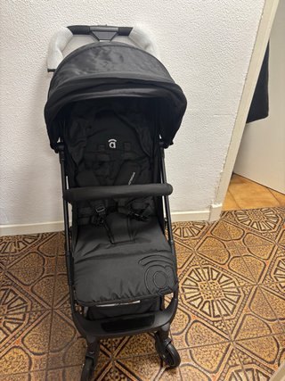 Carrito de bebé negro
